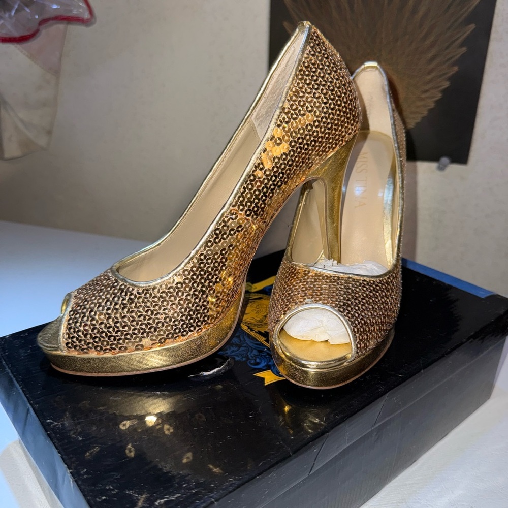Beyoncé MISS TINA TASTE OF COUTURE sequin peep-toe heels SZ 8 1/2